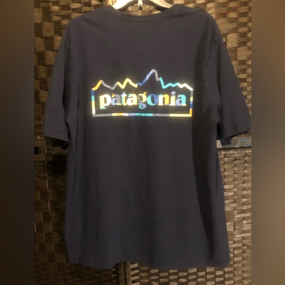 Patagonia Men's XXL Unity Fitz Responsibili-Tee navy blue
